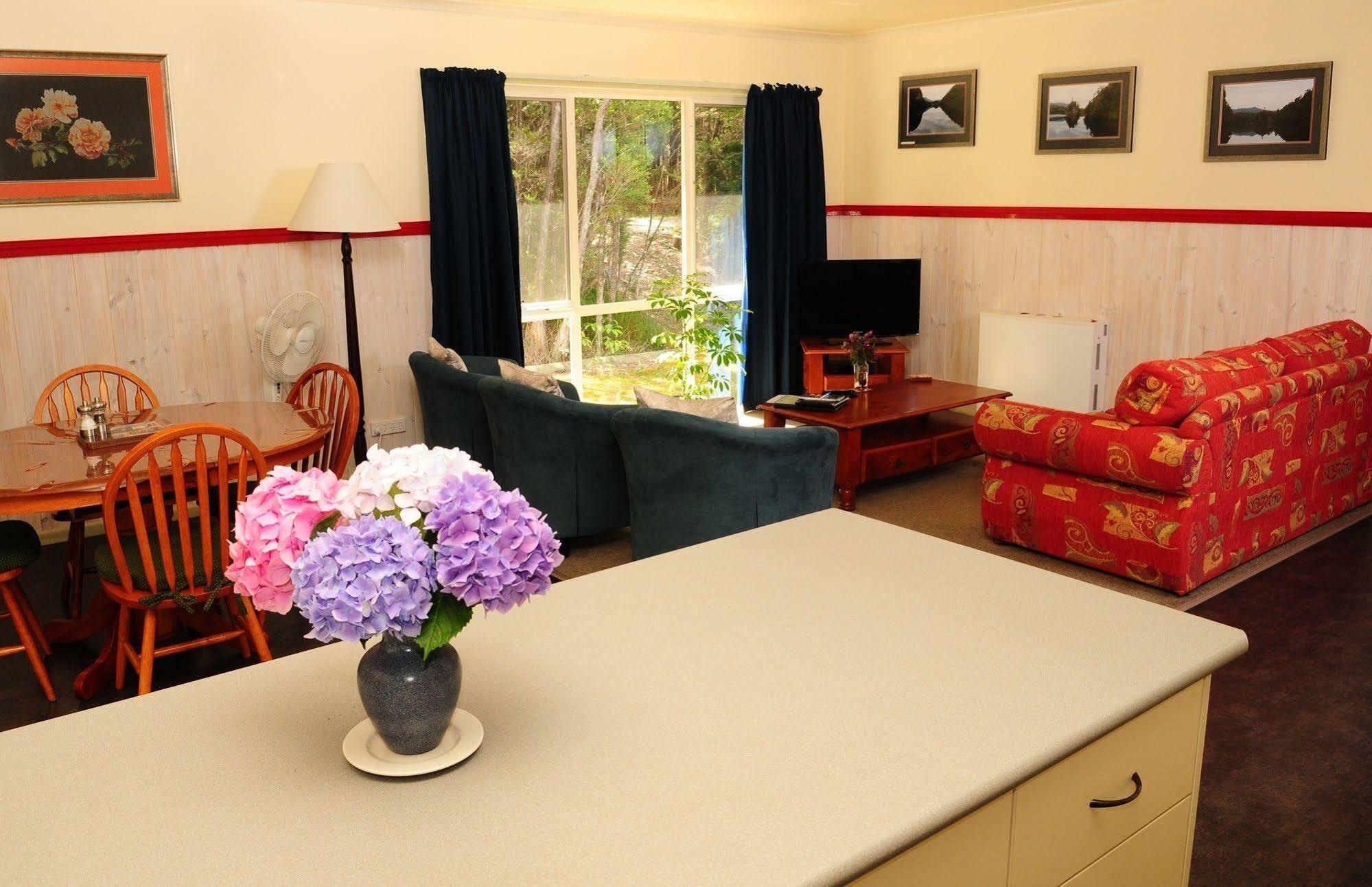 The Crays Accommodation Strahan Exterior photo
